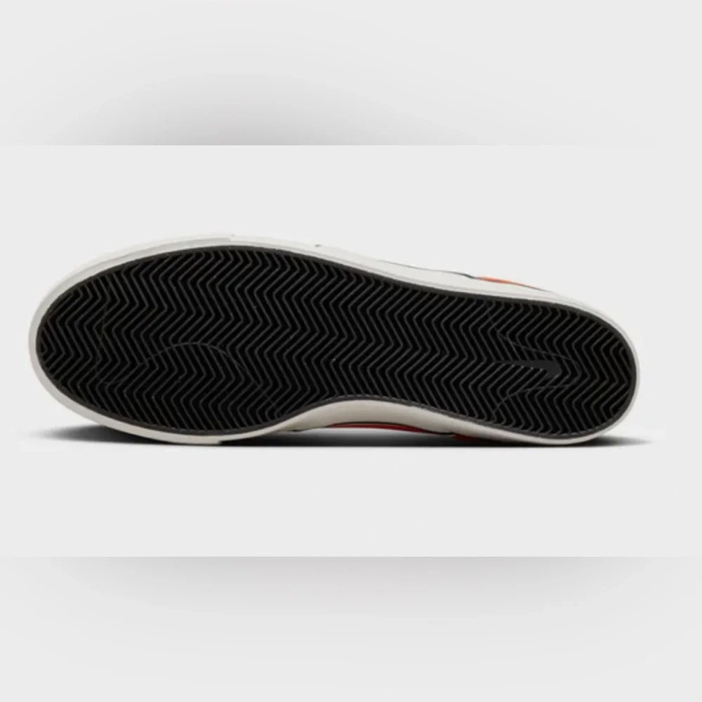 Nike step out
